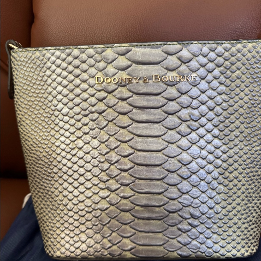 Dooney & Bourke Mini Waverly Crossbody bag in metal green - Picture 3 of 11